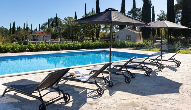 Sveta Ana Lodges Olive lodge with pool