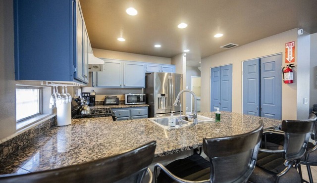 SVS: 3BD/2BA Private Las Vegas Home | Backyard | Sleeps 8