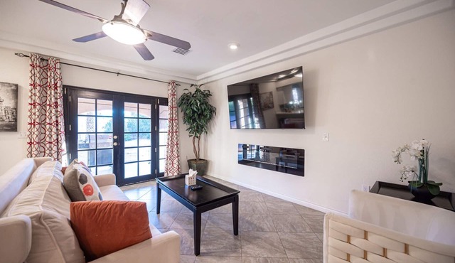 SVS: 4BD/3BA Private Las Vegas Home | Sleeps 8 | Near the Strip