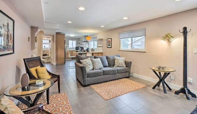 SW Denver Apt w/ Chef's Kitchen, 45 Min to Skiing!