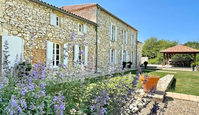 SW France luxury 4 bedroom villa with pool