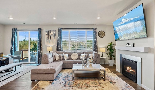 SW1: CASCADE VILLA IN SPANAWAY