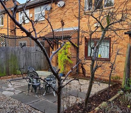 SW19 - Quiet split-level 2-bedroom maisonette with garden