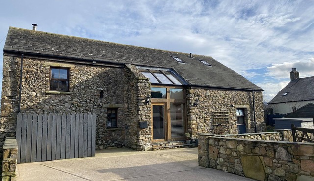 SWALLOW BARN, pet friendly, character holiday cottage in Cockermouth
