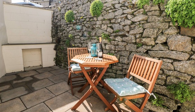 SWALLOW BARN, pet friendly, character holiday cottage in Priestcliffe