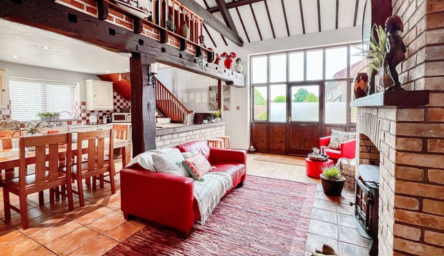 Swallow Barn - Three Bedroom House, Sleeps 6