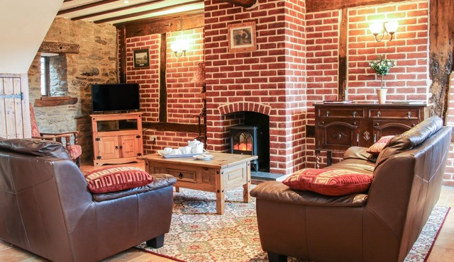 SWALLOW COTTAGE, family friendly, luxury holiday cottage in Bucknell