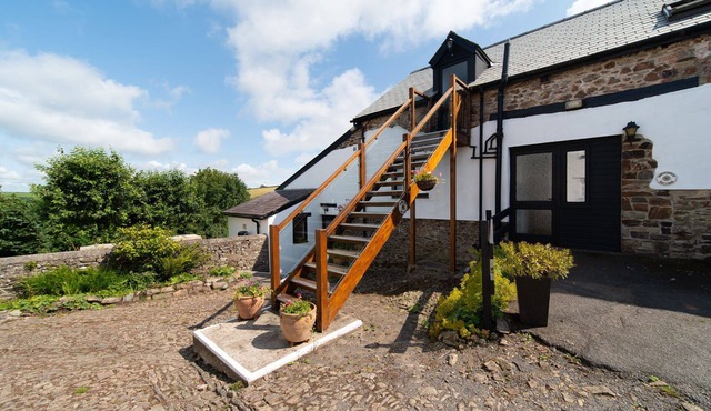 Swallow Cottage - Sleeps 4 with a pool & games room