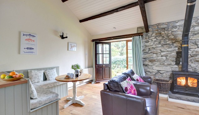 Swallow Cottage - Two Bedroom House, Sleeps 3