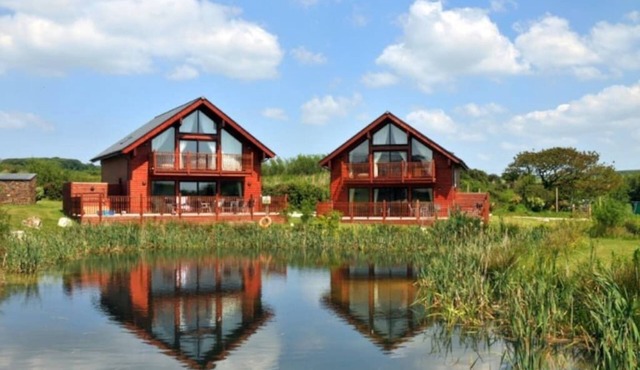 Swallow Lodge with Hot Tub, dogs welcome sleeps 8, Great resort Facilities!