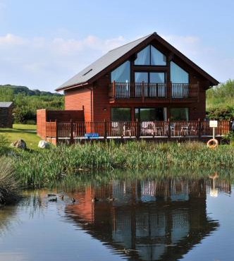Swallow Lodge with Hot Tub, dogs welcome sleeps 8, Great resort Facilities
