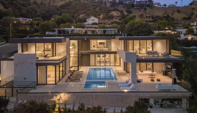 Swallow Sanctuary - A Modern Marvel in the Heart of LA