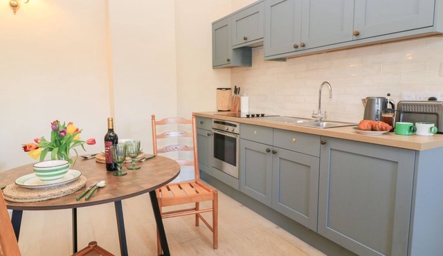 SWALLOW STUDIO, pet friendly, with a garden in Andoversford