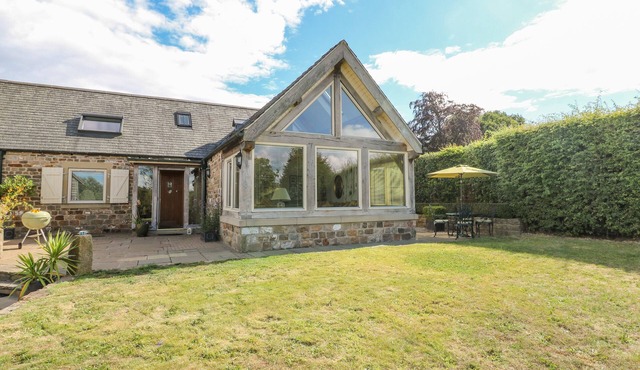 SWALLOWS BARN, family friendly, with a garden in Chesterfield