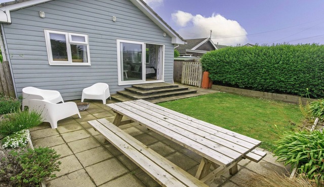 Swallows Beach Chalet |Sleeps 6 Walk to the Beach