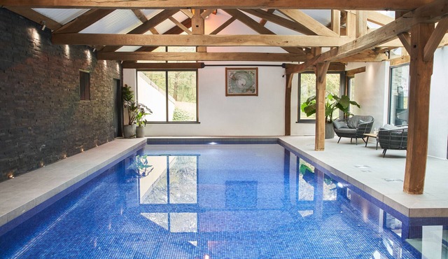 Swallows End – Romantic Dartmoor Retreat with Hot Tub & Indoor Pool