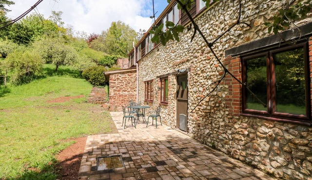 SWALLOWS NEST AT MAGNOLIA LAKE, pet friendly in Dawlish