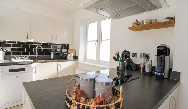 SWALLOWS NEST, family friendly in Bourton-On-The-Water