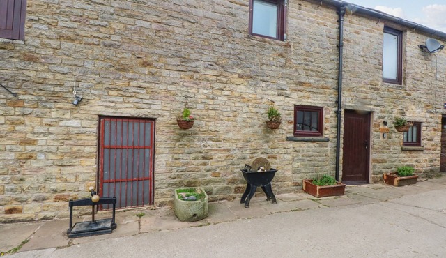 SWALLOWS RETURN, romantic in Sutton Near Macclesfield