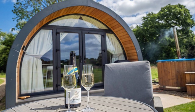 Swallowtail - sleeps 2 guests in 1 bedroom