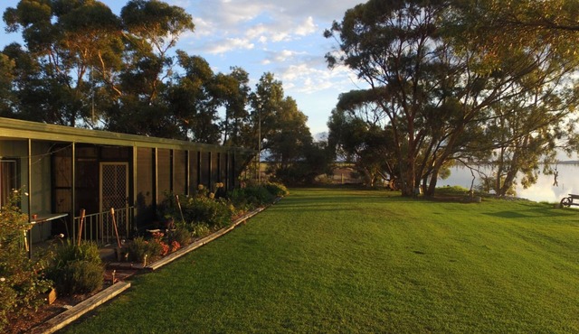 Swampy's Holiday House