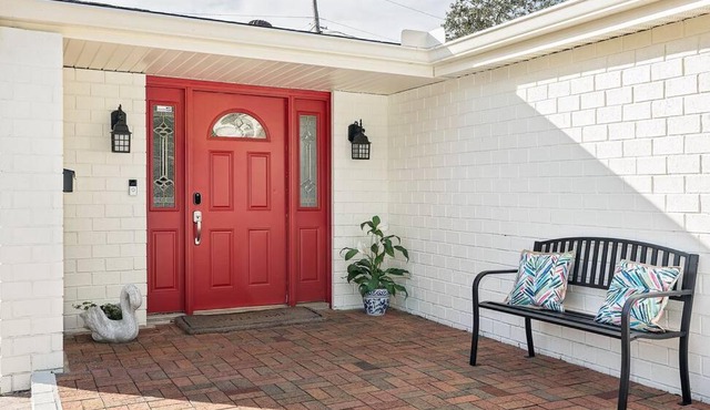 Swan City Oasis, 3 BR 3 BATH