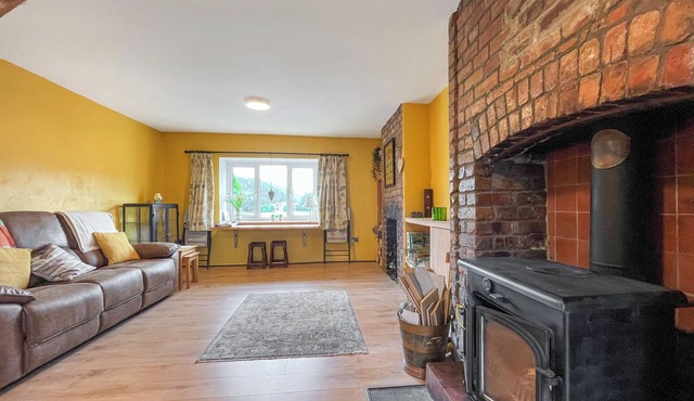 Swan Cottage offers a relaxing space for all the family to enjoy.