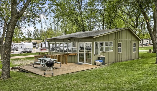 Swan Lake Resort & Campground - Lakeside Cabin #3