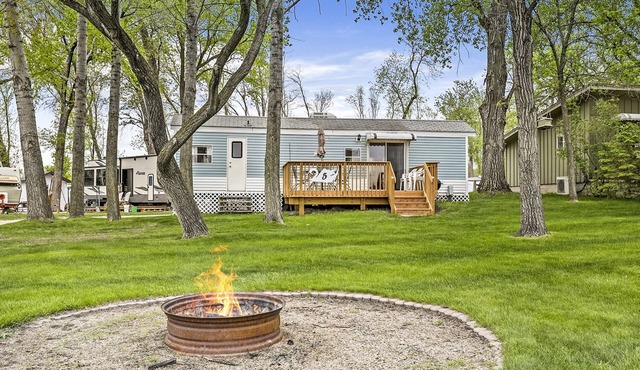 Swan Lake Resort & Campground - Lakeside Cabin #5