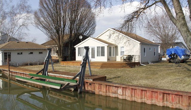 Swan River Haven noff the Swan CreeknWITH OR WITHOUT PONTOON/JETSKIS!n465/275