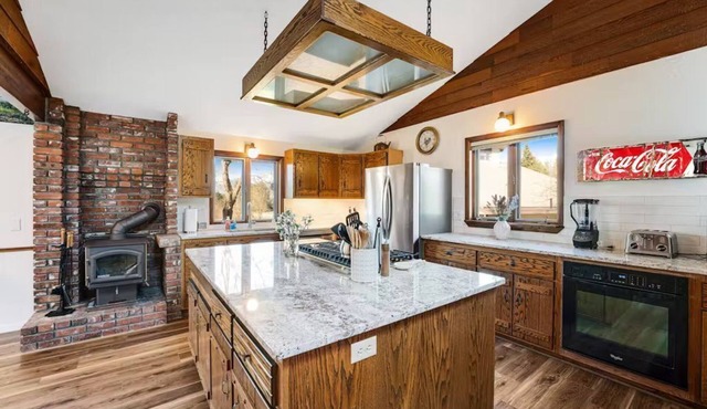 Swan River Rendezvous - Riverfront Retreat w/Dock