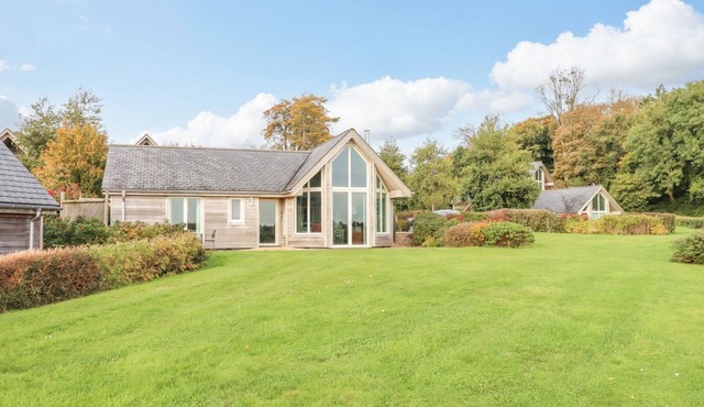 SWANDOWN 11 THE CYGNET, with pool in Cricket St. Thomas