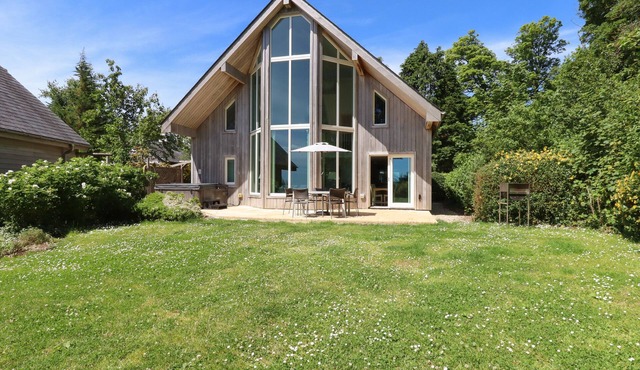 SWANDOWN, 14 GOLDENHAYE, pet friendly in Cricket St. Thomas