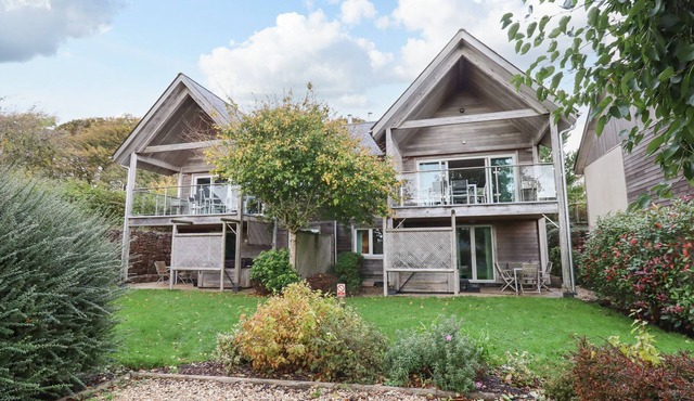 SWANDOWN, 20 POLDON, romantic, with pool in Cricket St. Thomas