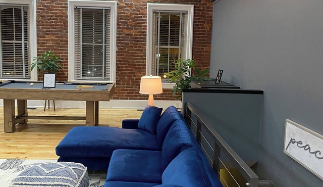 Swanky 1-bedroom loft apartment, located directly on Market street