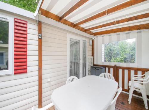 Swanky Mobile Home in Saint Jean de Monts near Seabeach