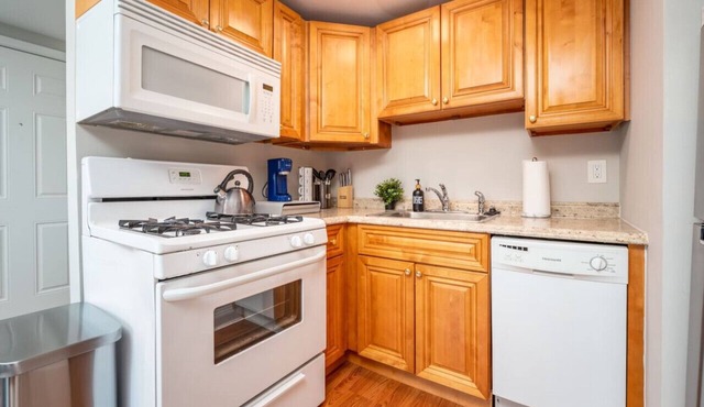 Swanky Studio in Downtown Silver Spring | Walk to Metro, Dining, & DC