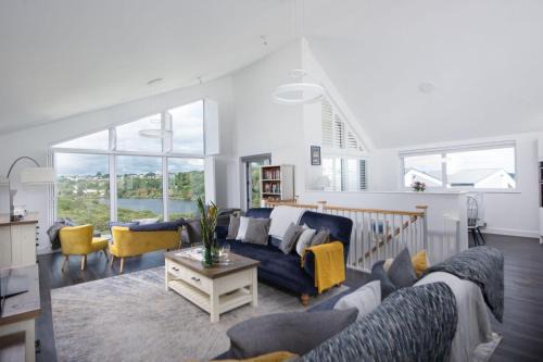 Swanpool View - Walk to Beach - Free WiFi & Parking - Sea & Lake Views