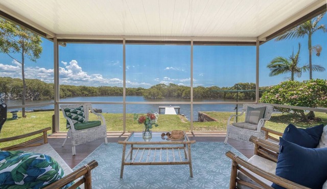 Swansea Cove Waterfront Escape with Private Jetty