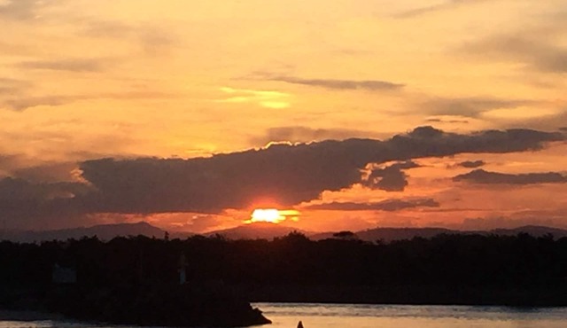 Swansea Lakeside Sunsets are two villas, on the shores of Lake Macquarie