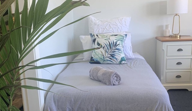 Swansea Peninsula Accomodation - 5 min to beach!