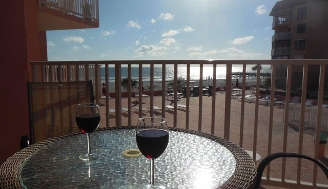 Swedish owned Spacious Condo with view over the large pool area and the beach