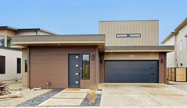 Sweeping Bay Views, Room for Everyone & A Hidden Door