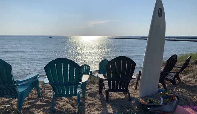 Sweeping LakeMI Views, Steps to Wide Sandy Beach, Sleeps 9+ or 18 w/Bonus Suites