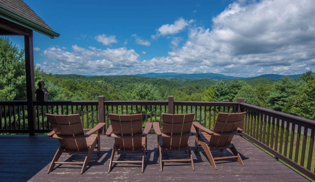 Sweeping Mountain Views | Wraparound Decks | Cloud Rise