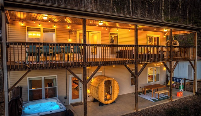 Sweeping Mountain Views! Hot Tub, Sauna, Game Room, Theatre, Golf, Reunions!