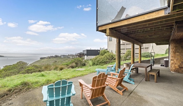 *Sweeping Ocean Views*Hot Tub*King Bed*Garage