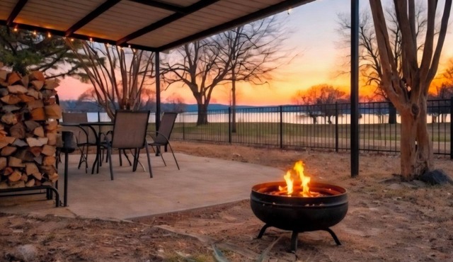 Sweeping Panoramic Lake Views - Hot Tub - Sleeps20