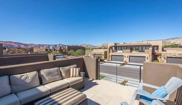 Sweeping Red Rock Views - 4BR w/Private Hot Tub