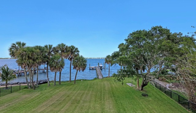 Sweeping Views, Direct Riverfront, Dock, Heated Pool, 8bed/5.5bath Sleeps 18